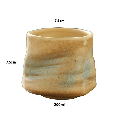 فنجان قهوة سيراميك على الطريقة اليابانية