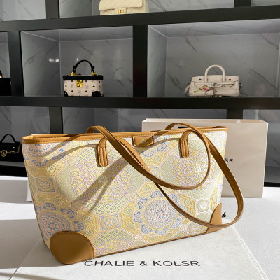 حقيبة حمل ريترو وفاخرة مع طباعة مطرزة على الطراز ا...