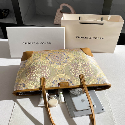 حقيبة حمل ريترو وفاخرة مع طباعة مطرزة على الطراز ا...