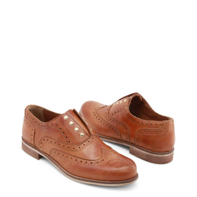 حذاء رسمي إيطالي من الجلد بتفاصيل حفر دقيقة