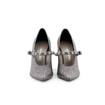 حذاء بكعب عريض مزخرف بأحجار لؤلؤية