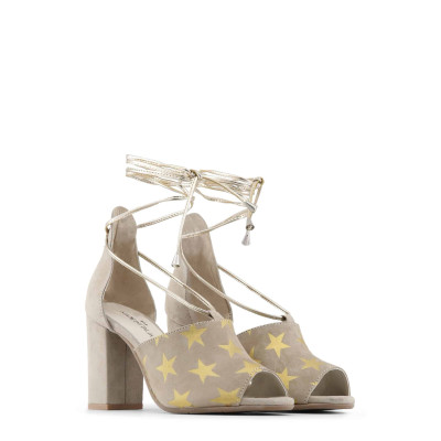 حذاء نسائي بكعب عريض بنجوم ذهبية