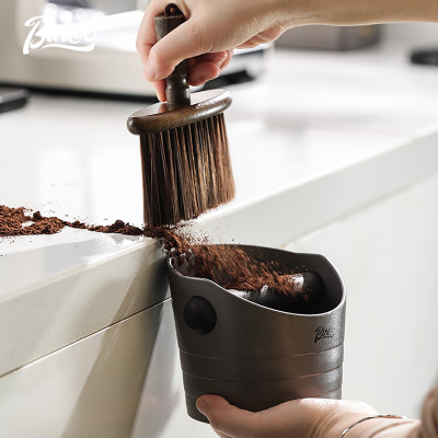 صندوق لتفريغ البن المستخدم فيه