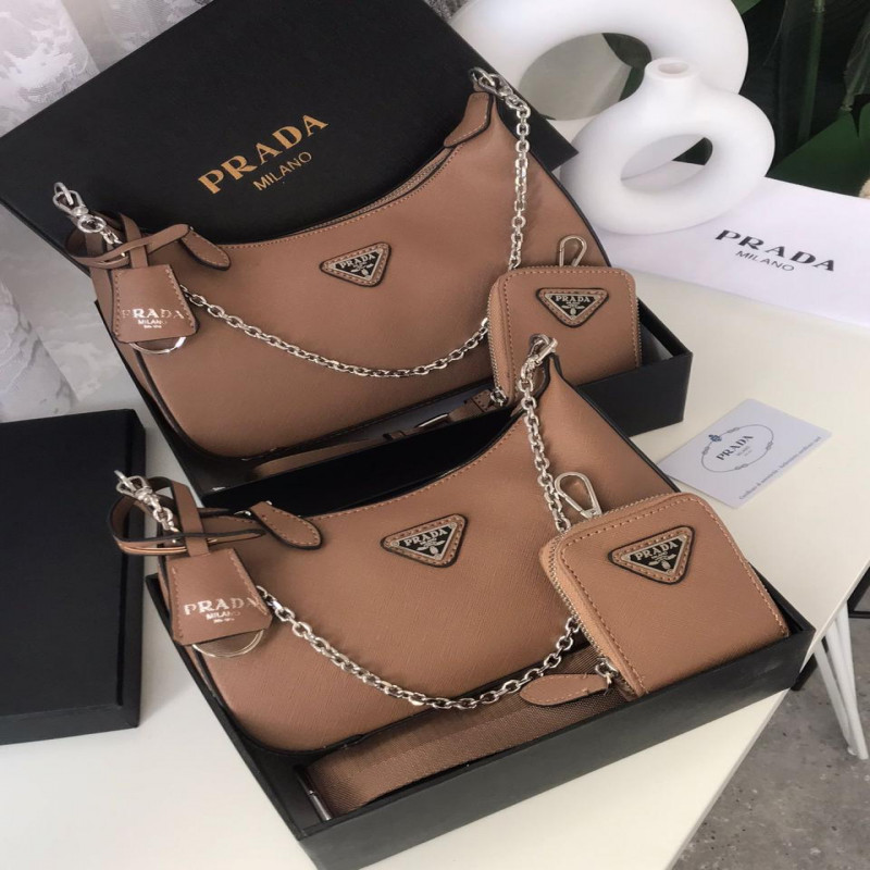 شنطة نسائية انيقة من ماركة برادا PRADA