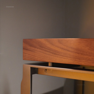 طاولات وحدة تحكم إيطالية من الخشب الصلب للقاعة ، ط...