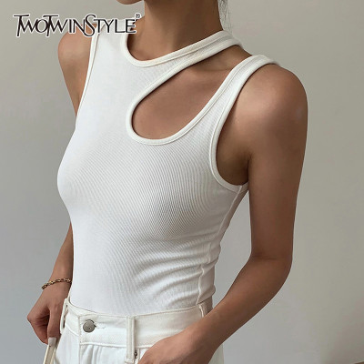 تي شيرت نسائي أبيض غير رسمي من TWOTWINSTYLE تي شيرت كوري ضيق بدون أكمام برقبة دائرية ملابس نسائية موضة صيف 2022