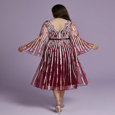 فستان سهرة راقي برقبة على شكل حرف V وأكمام طويلة و...