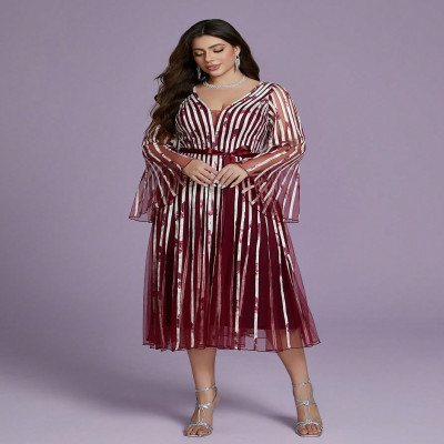 فستان سهرة راقي برقبة على شكل حرف V وأكمام طويلة و...