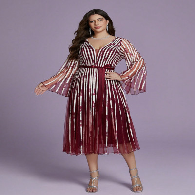 فستان سهرة راقي برقبة على شكل حرف V وأكمام طويلة و...