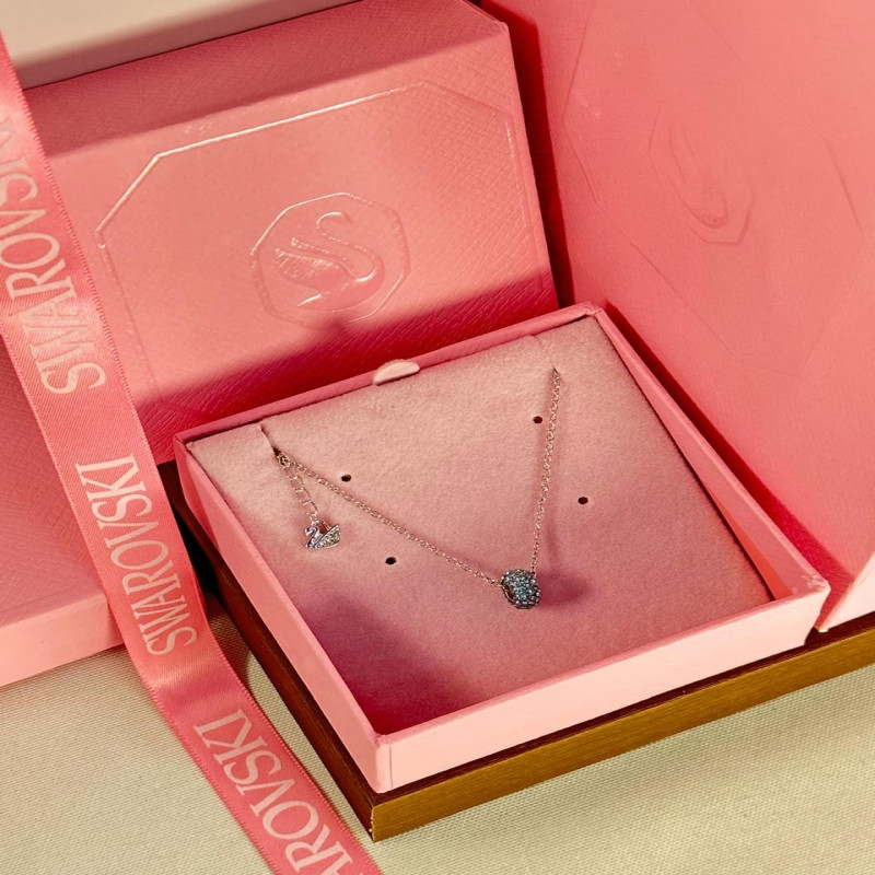سلسال نسائي أنيق من ماركة سواروفسكي SWAROVSKI