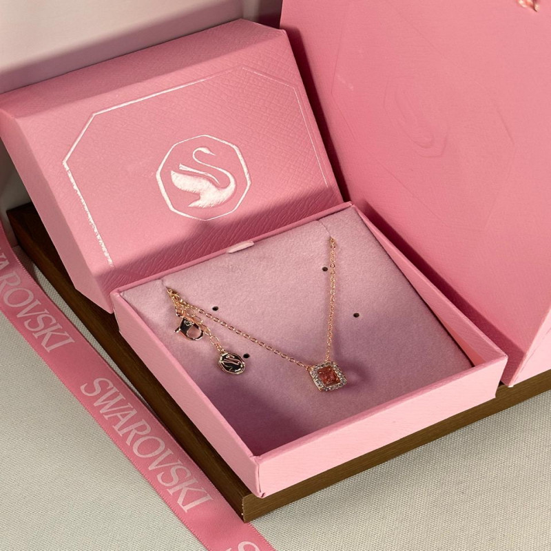 سلسال نسائي أنيق من ماركة سواروفسكي SWAROVSKI