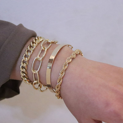 Meyfflin مجموعة 4 قطع أساور بوهو ذهبية اللون سميكة – أساور Charm أنثوية للنساء