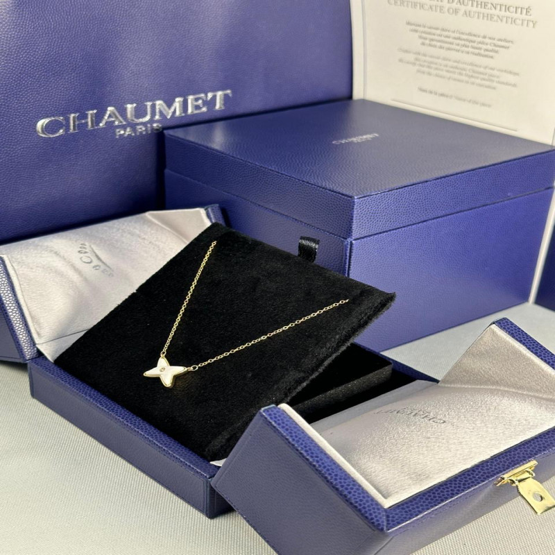 سلسال نسائي أنيق من ماركة شوميه CHAUMET