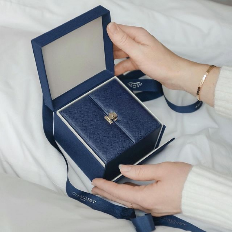 سلسال نسائي أنيق من ماركة شوميه CHAUMET