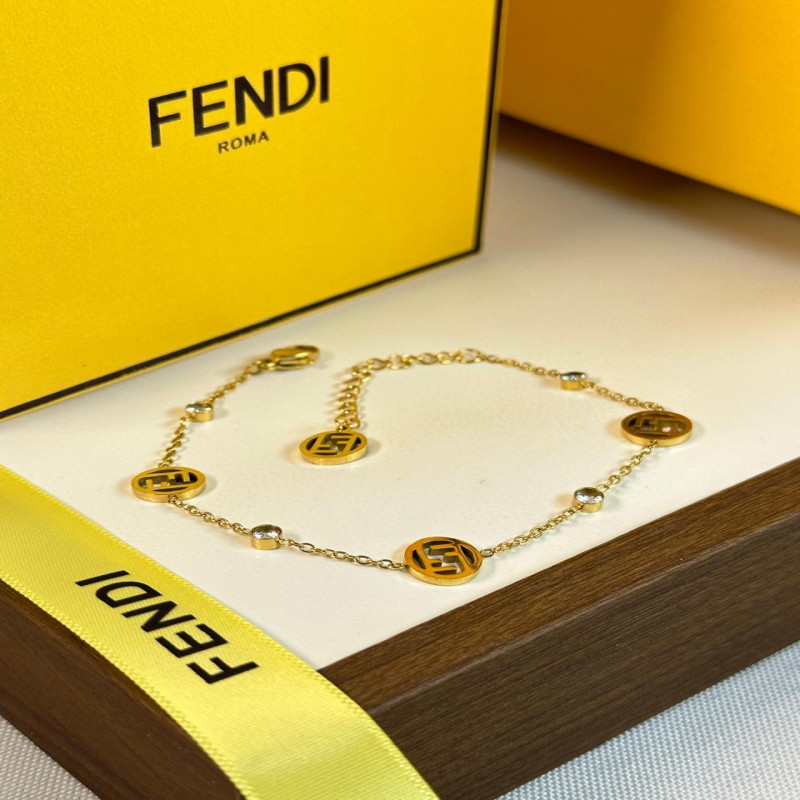 أسوارة نسائية من ماركة فندي FENDI
