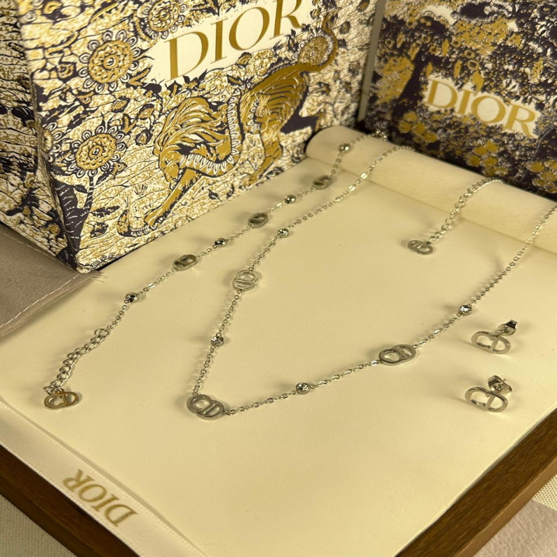 طقم كامل من ديور DIOR