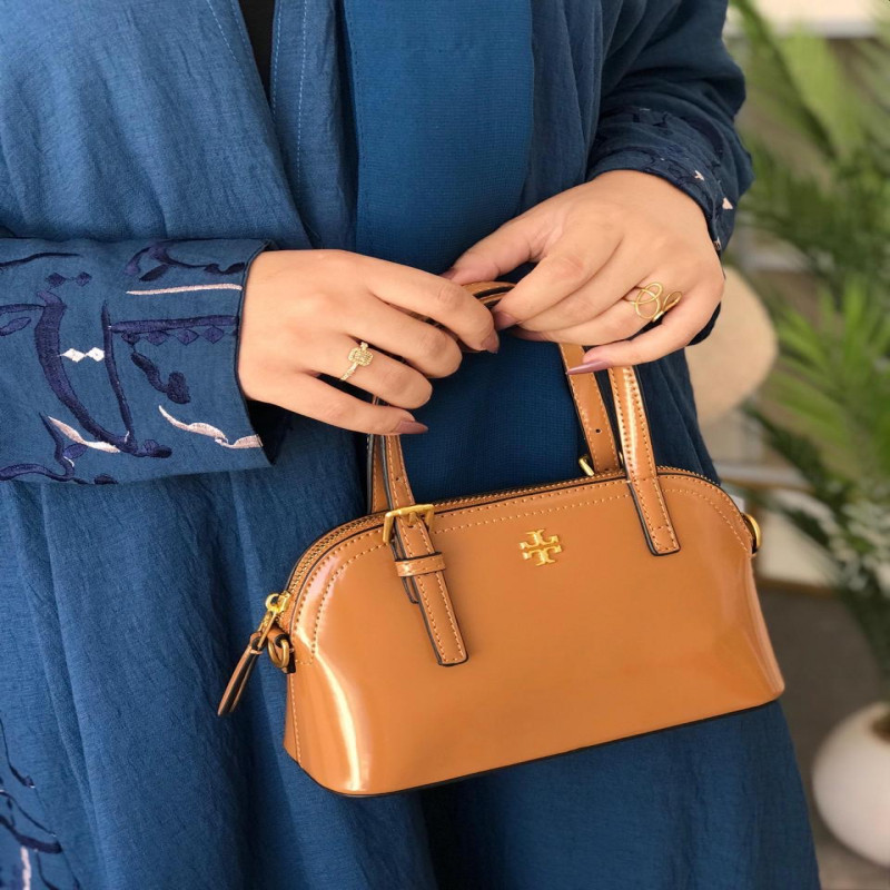 شنطة نسائية من ماركة توري بورش