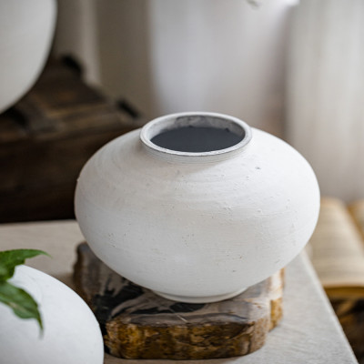 مزهرية سيراميك كبيرة الحجم بيضاء سميكة على شكل قمر...