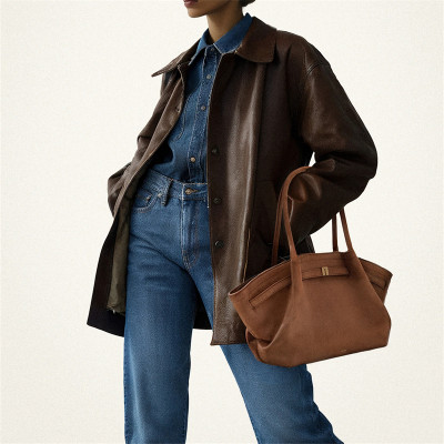 حقيبة كتف نسائية متوسطة الحجم من JW PEI مصنوعة من...