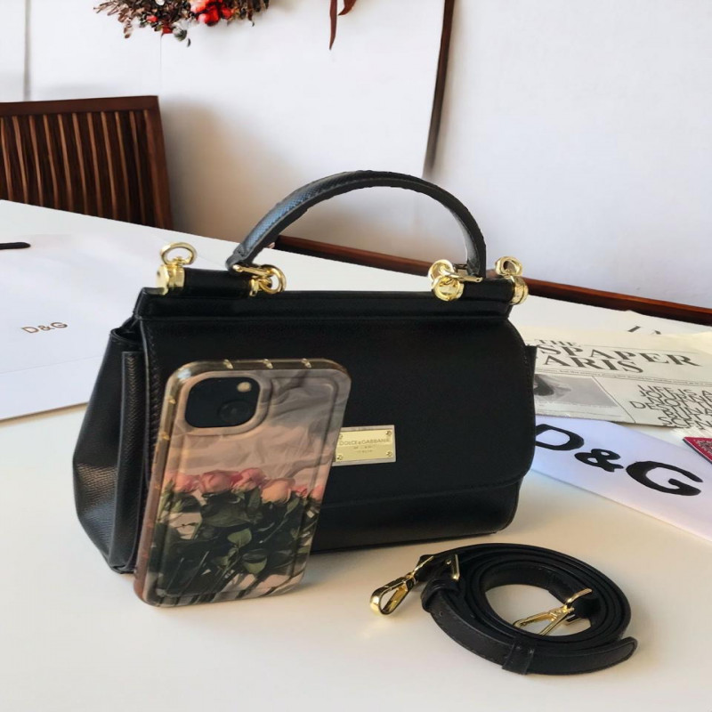 شنطة نسائية من ماركة دولتشي اند غابانا D&G