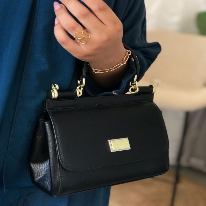 شنطة نسائية من ماركة دولتشي اند غابانا D&G