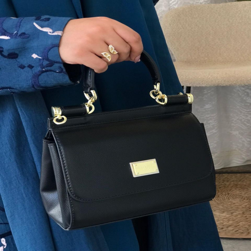 شنطة نسائية من ماركة دولتشي اند غابانا D&G