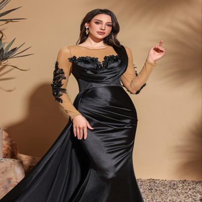 فستان ساتان شبكي مزين بأكمام طويلة مع أشرطة جانبية