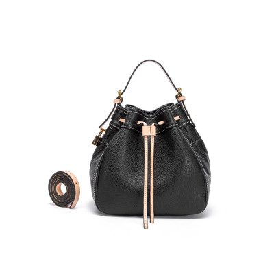 حقيبة كتف نسائية بتصميم فتح الرباط