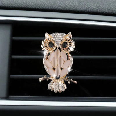 زينة سيارة بشكل بومه