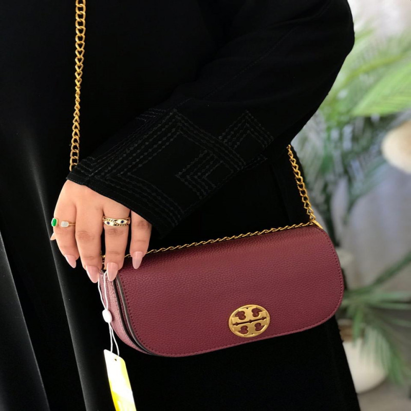 شنطة نسائية من ماركة توري بورش