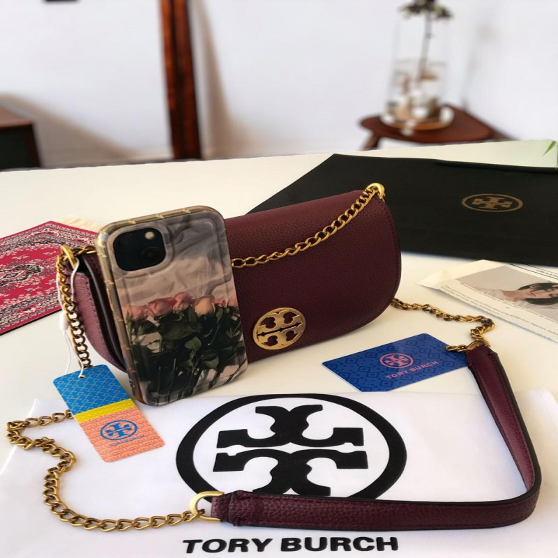 شنطة نسائية من ماركة توري بورش