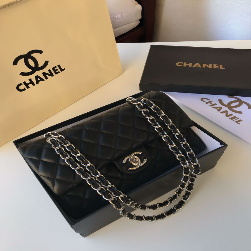 شنطة نسائية انيقة من ماركة شانيل CHANEL