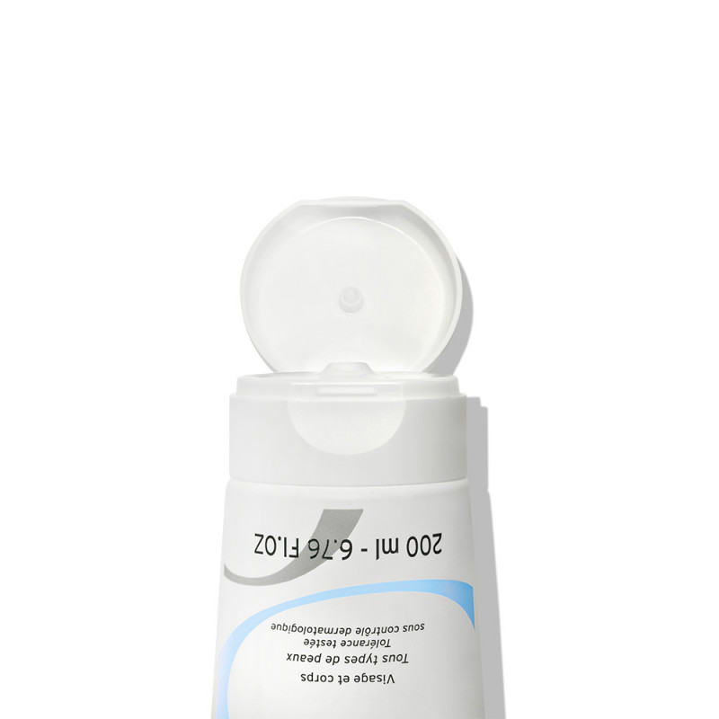 غسول كريمي رغوي لجميع أنواع البشره من امبريوليس -...