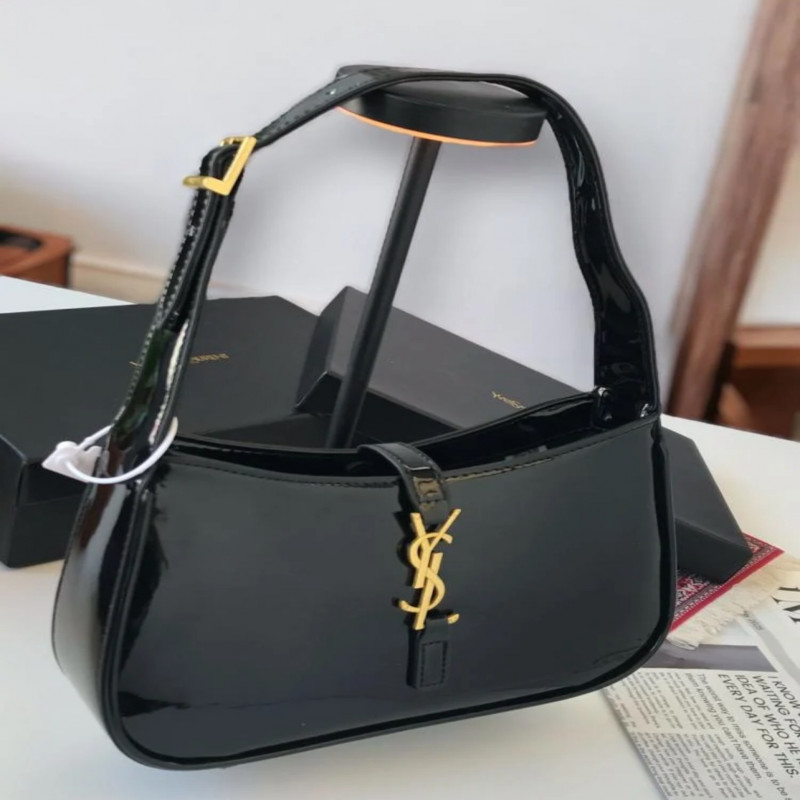 شنطة نسائية من ماركة سان لوران YSL