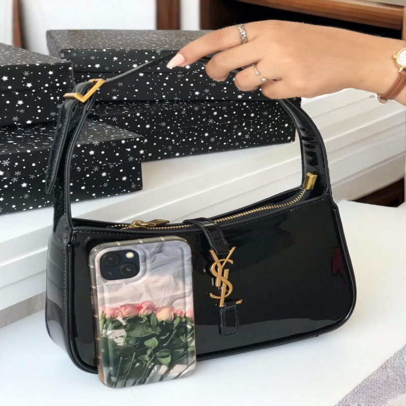 شنطة نسائية من ماركة سان لوران YSL