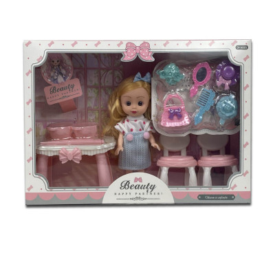 عروسة بيوتي مع طاولة