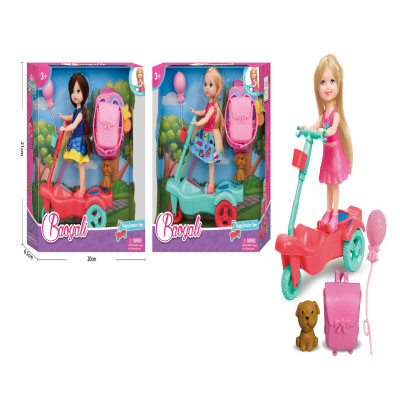 عروسة مع اسكوتر وشنطة