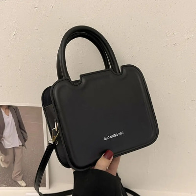 حقيبة كروس عصرية بلون سادة للنساء بسحاب صغير على ا...