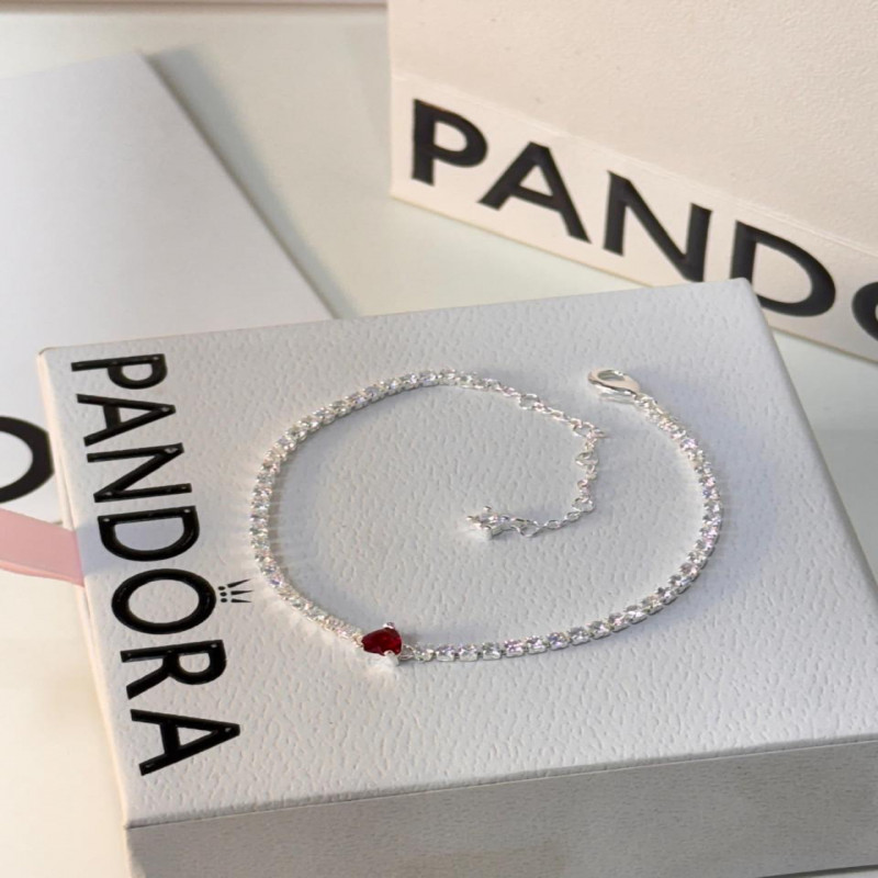 أسوارة نسائية من ماركة باندورا Pandora