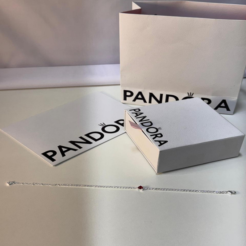 أسوارة نسائية من ماركة باندورا Pandora