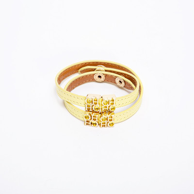 سوار نسائي بطبقة حروف مزدوجة