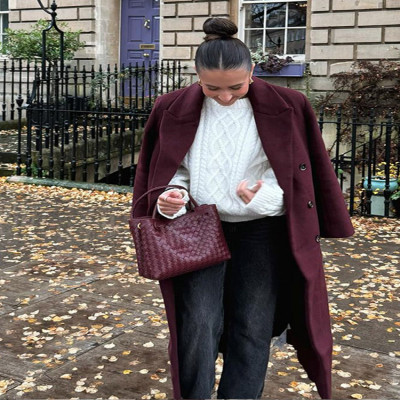 معاطف صوفية نسائية أنيقة باللون العنابي واحدة الصد...