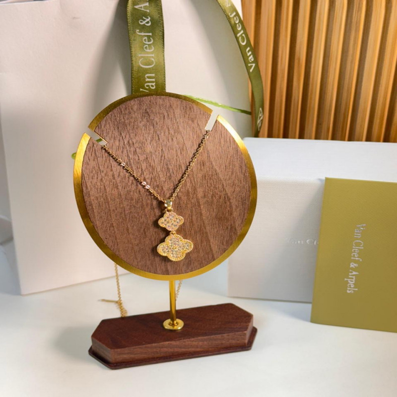 سلسال نسائي من فان كليف