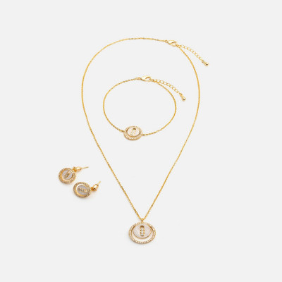 طقم نسائي كلاسيك بلون ذهبي