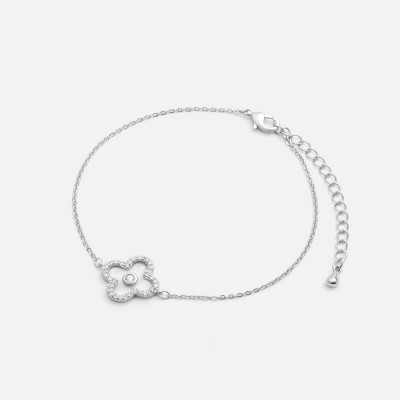 اسوارة نسائية بتصميم ناعم بلون فضي